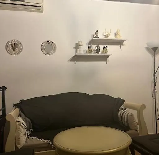 Πέτρινη Οικία Με Εσωτερικό Τζάκι