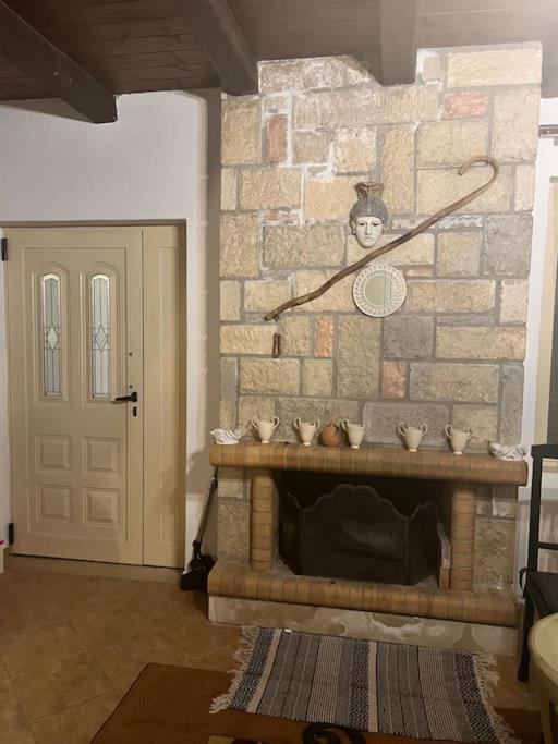 πέτρινη οικία με εσωτερικό τζάκι Holiday home Skalanion